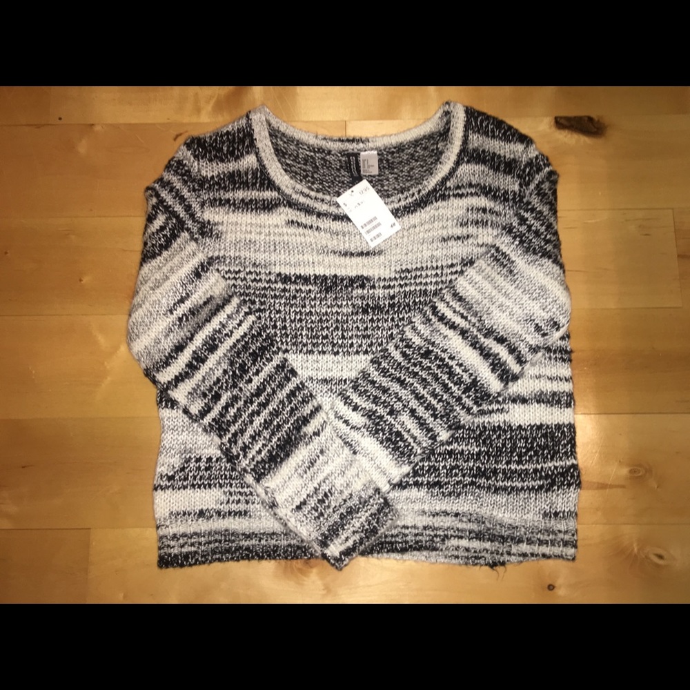 BRAND NEW H&M crew neck sweater